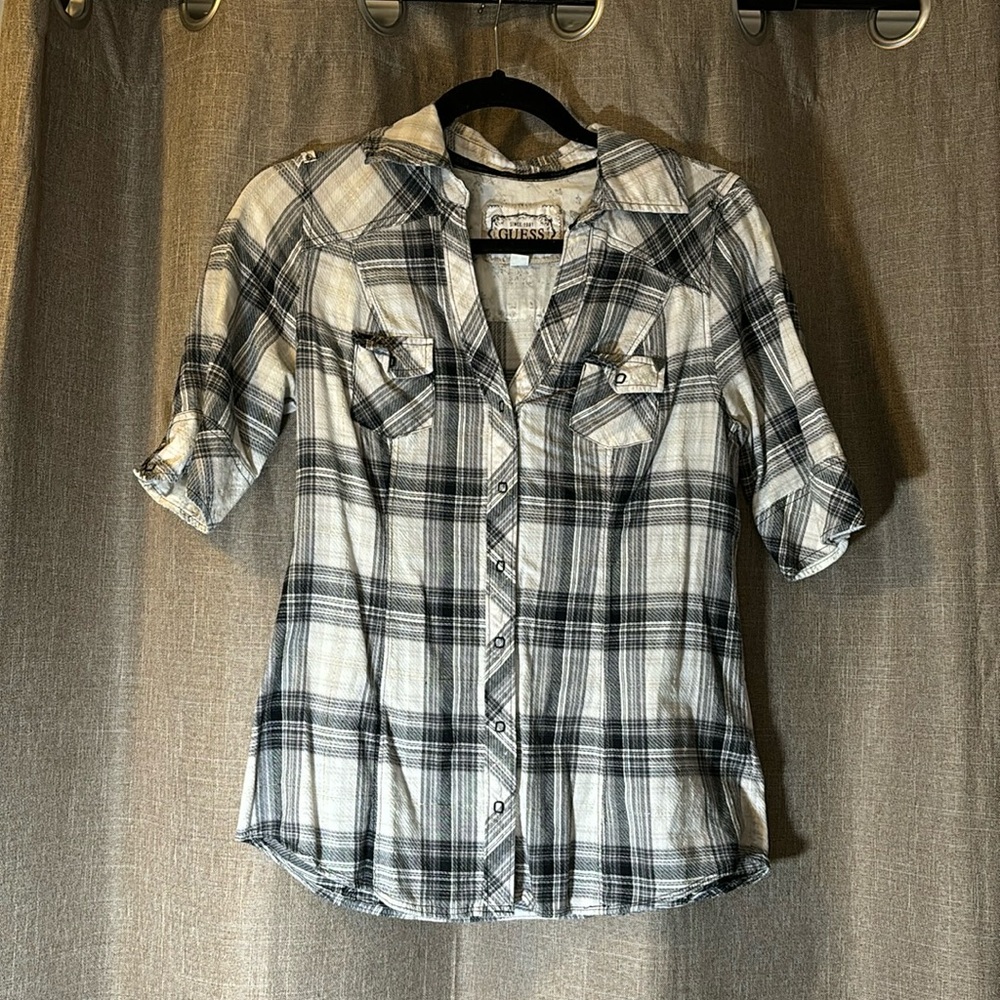 Guess plaid women’s Oxford style shirt